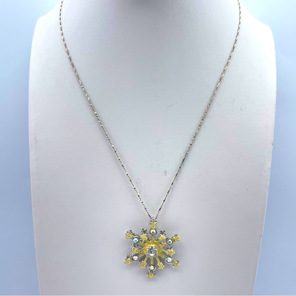 Stunning Kirks Folly Snowflake Pendant Necklace on Sterling Silver Chain